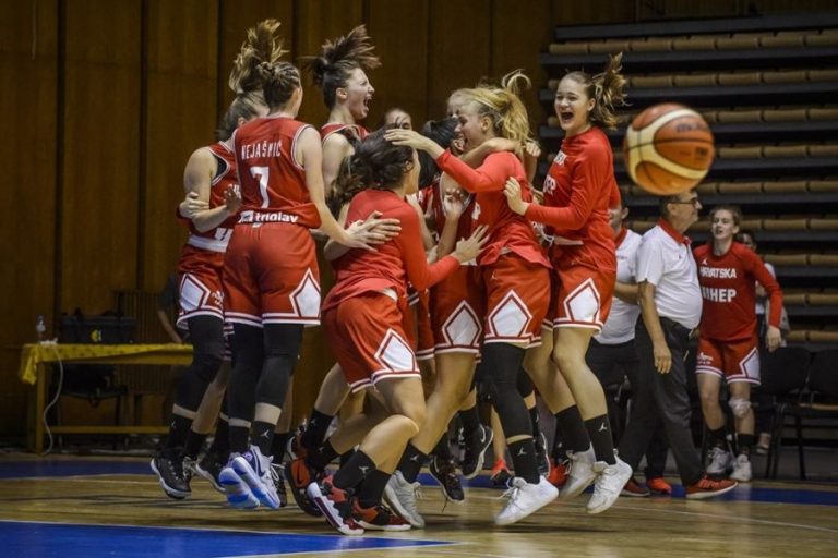 Kadetkinje osigurale povratak u A diviziju!