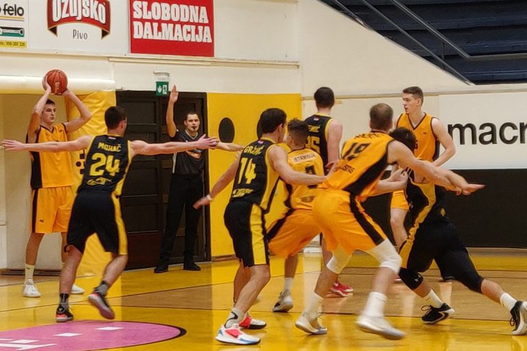 Prva muška liga (8. kolo): Universitas na visini zadatka protiv Zapruđa