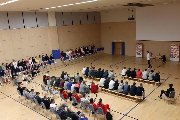 Trenerski seminar na okupljanju regija u Vodicama