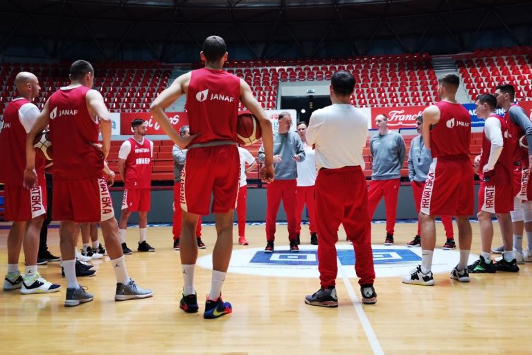 Reprezentacija odradila prvi trening