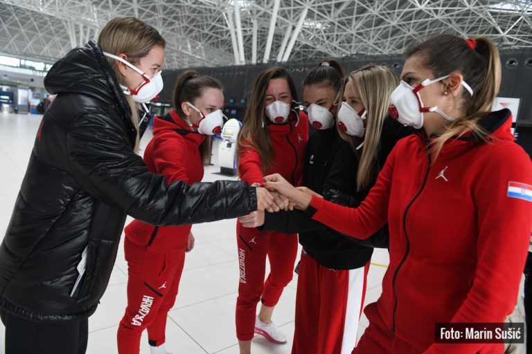 FOTO Ženska reprezentacija otputovala u ‘balon’ u Rigu