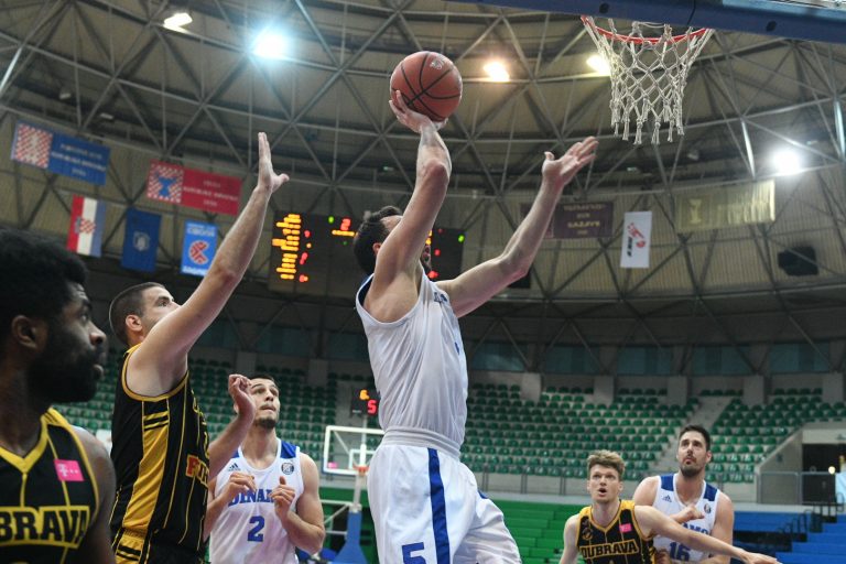 Furnir poveo Dinamo za 3 poena u prvoj izlučnoj utakmici borbe za HT Premijer ligu