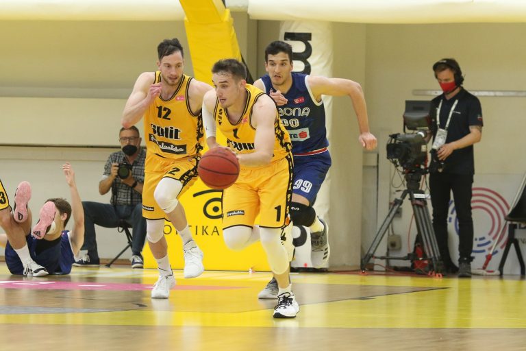 FOTO HT Premijer liga: Split odličnim ulaskom u drugo poluvrijeme do 1:0 protiv Cibone