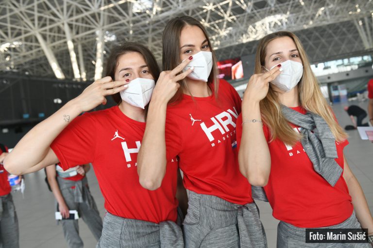 FOTO Ženska reprezentacija otputovala na Europsko prvenstvo