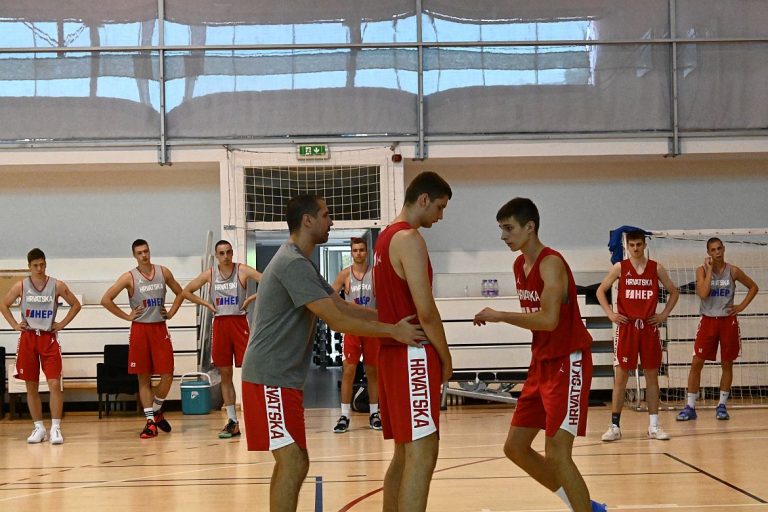 Juniori stigli u Skoplje na European Challenger, sutra utakmica s domaćinom