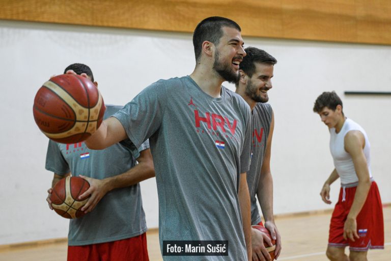 Ivica Zubac produžio s Clippersima