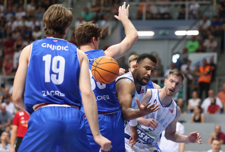 FOTO: Cibona slavljem u Zadru stigla na korak do naslova