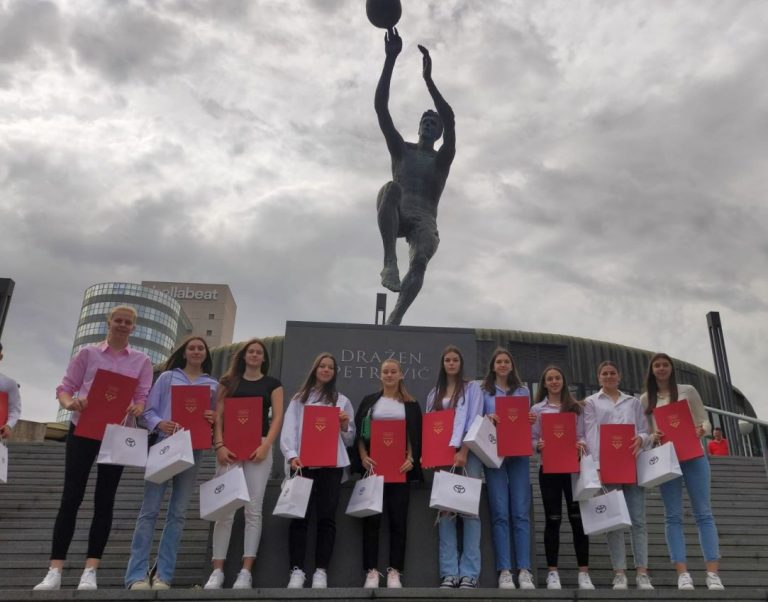 Brončane kadetkinje primile nagradu HOO-a ‘Dražen Petrović’ kao najuspješnija ženska ekipa mlađih kategorija
