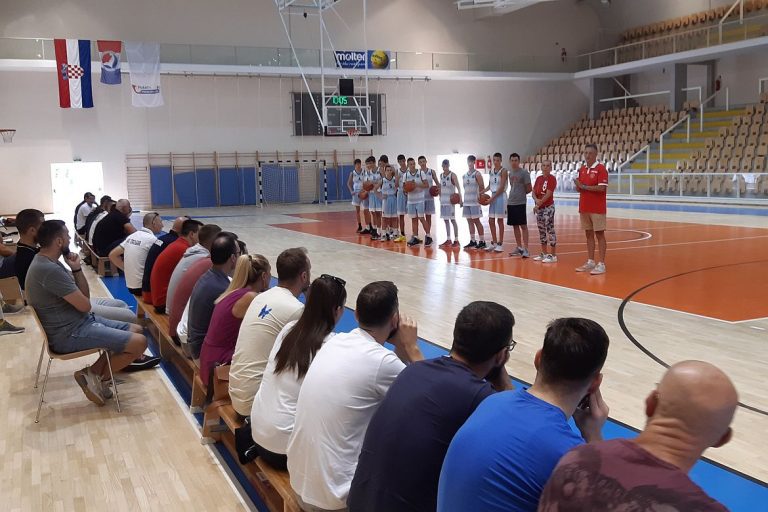 U Kaštelima održan godišnji seminar za trenere mlađih uzrasta klubova regije Jug