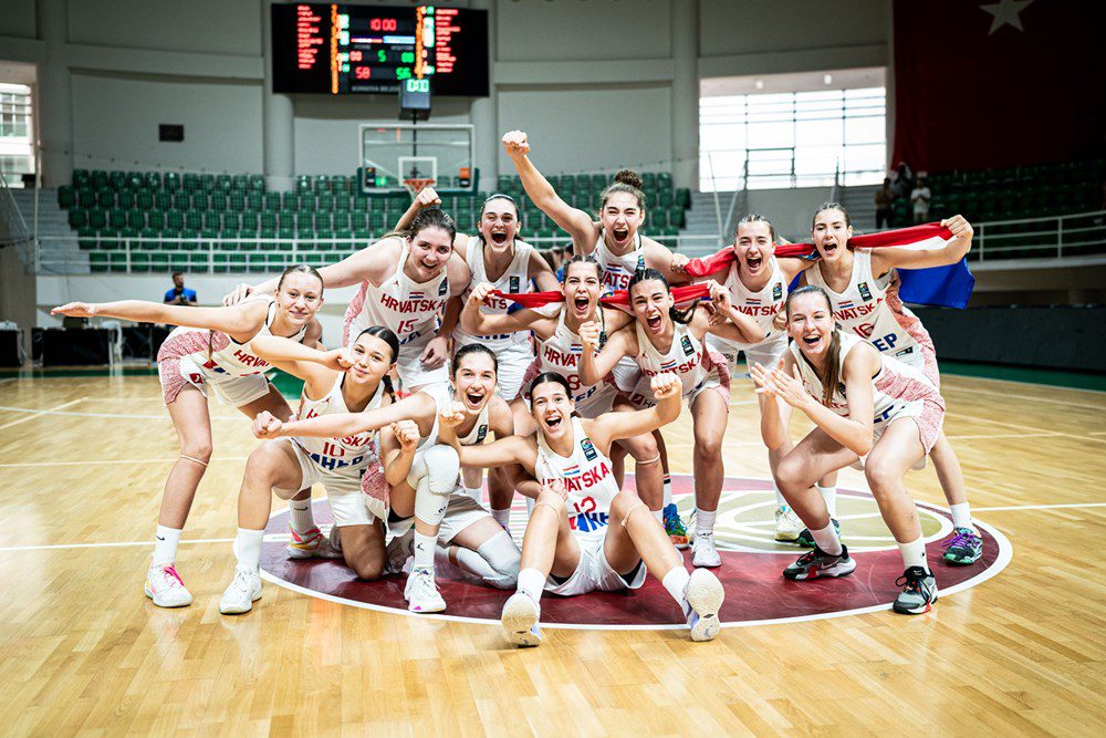 U16 (ž) na EP: Kadetkinje u dramatičnoj završnici nadigrale Italiju
