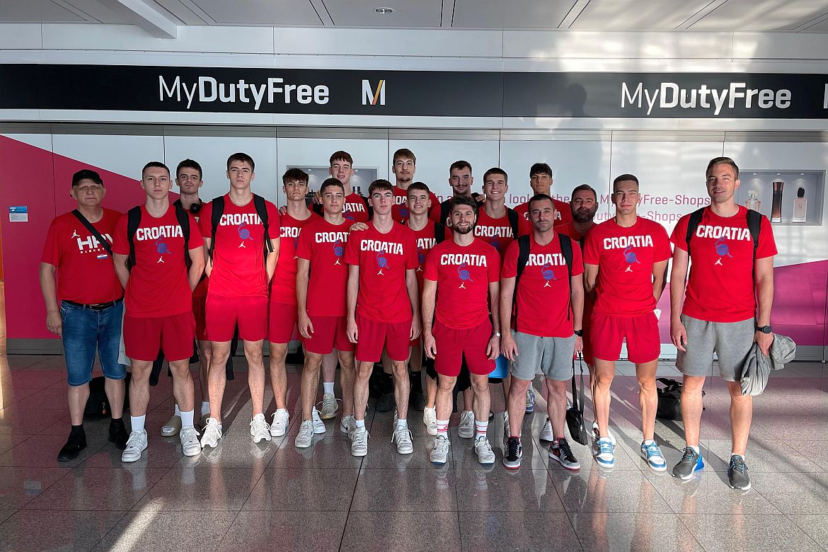 Muška juniorska reprezentacija odletjela na Europsko prvenstvo u Finsku