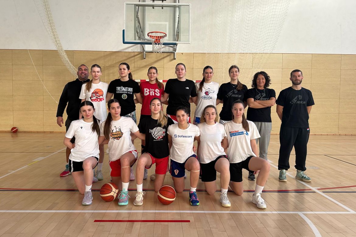 Juniorske reprezentativke na okupljanju u Svetom Martinu