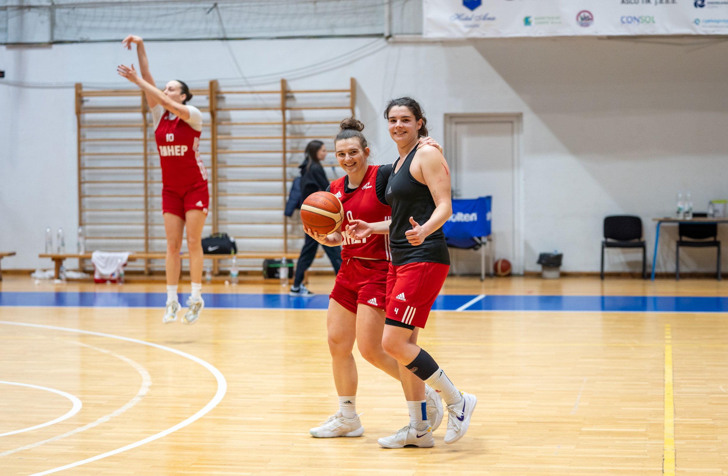 FOTO Ženska seniorska reprezentacija na treningu u Gospiću