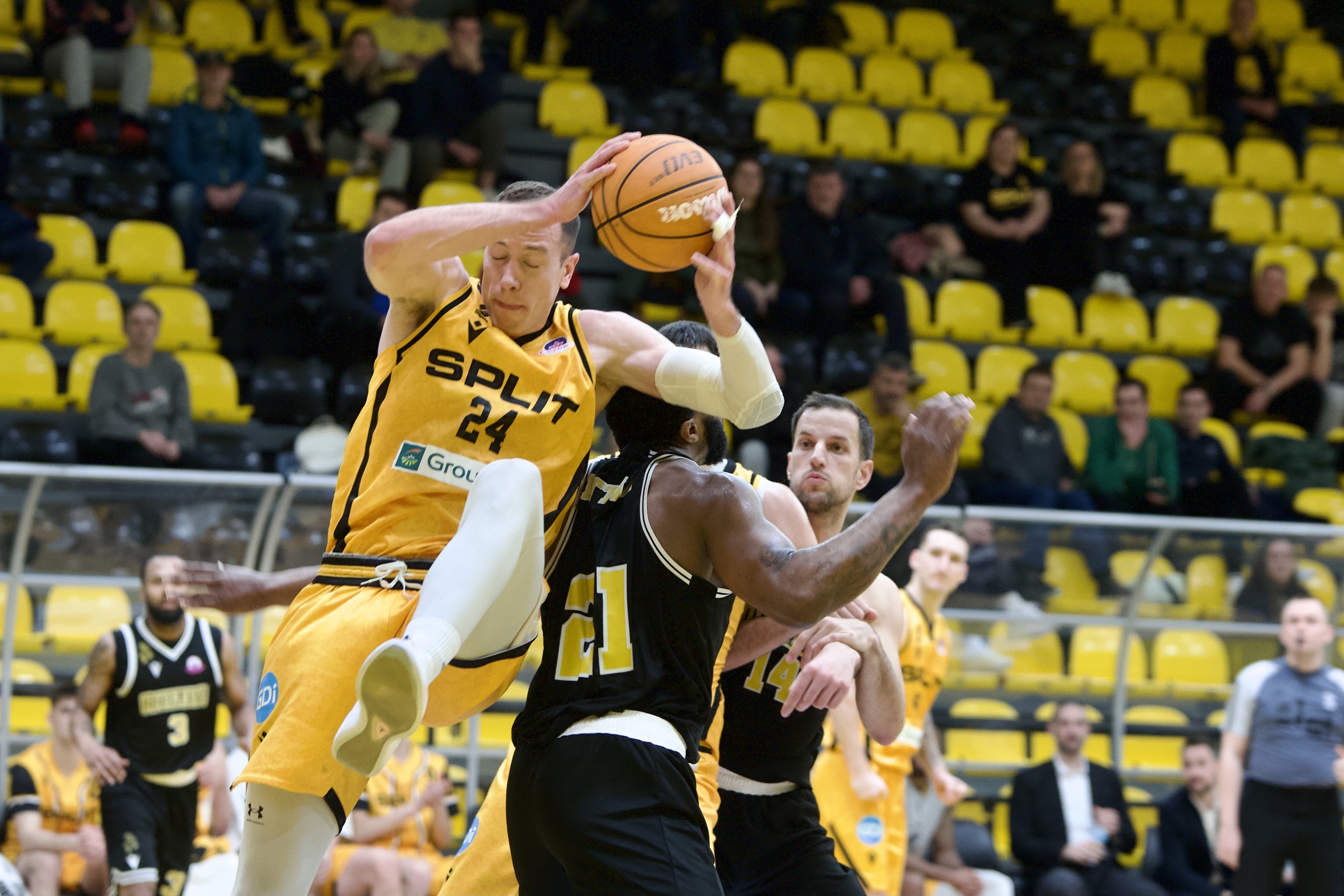 FOTO FAVBET Premijer liga (20. kolo): Split rutinski s Dubravom