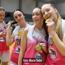 Juniorke Tresnjevka FSV Dodjela 4904