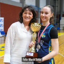 Juniorke Tresnjevka FSV Dodjela 4894