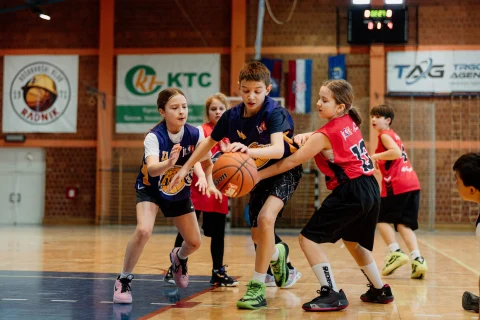 Poznata prva dva sudionika Jr. NBA Final Foura: OŠ LJ. Modeca iza Križevaca i OŠ I. Andrića iz Zagreba među četiri najbolje ekipe